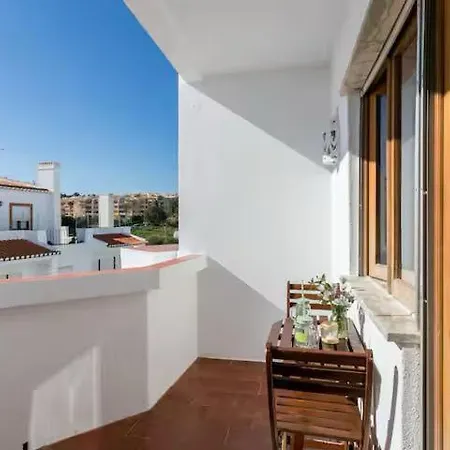 With Balcony - 5 Min Walk To The & Restaurants