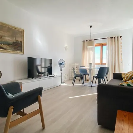 With Balcony - 5 Min Walk To The & Restaurants * Luz