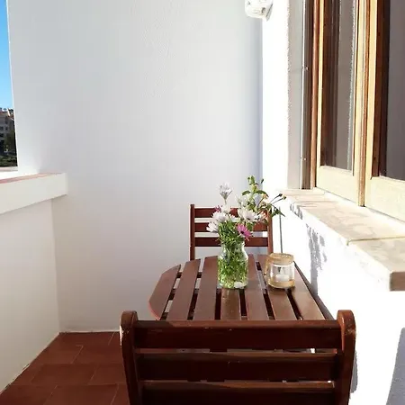 With Balcony - 5 Min Walk To The & Restaurants * Luz